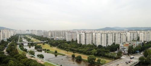 경기도에서 과천, 광명, 하남 등 서울 못지않은 인기를 누렸던 지역을 중심으로 주택 거래량이 주저앉았다.<연합뉴스>